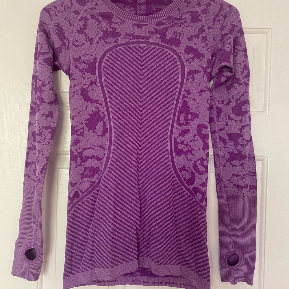 Lululemon running shirt